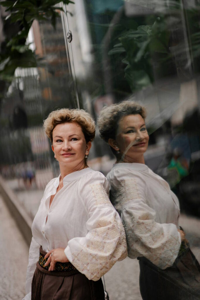 femme épanuie entre 35-45 ans